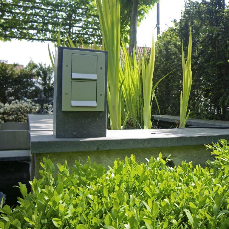 Inlet2, bloc prises Alex Detournay en pierre bleue