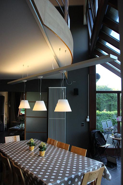 Profile avec éclairage indirect et suspension, sur mesure - DOMELEC Libramont